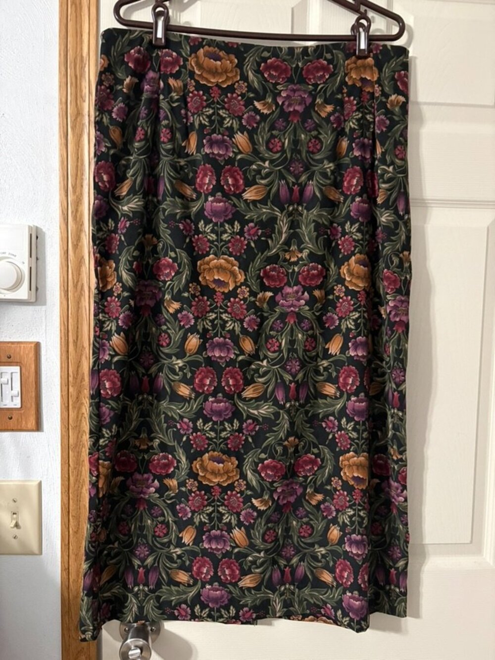 Womens Floral Skirt Size 16.